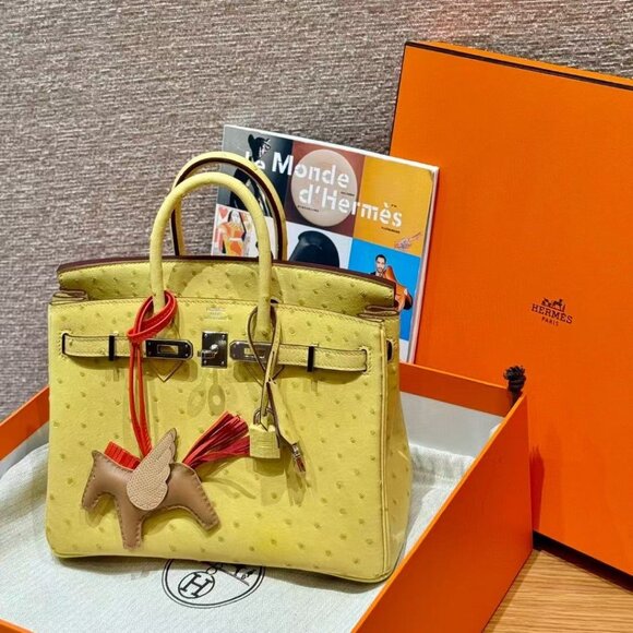 Classic Hermes Bag: A Stylish and Versatile Choice for Elegance - Picture 1 of 7